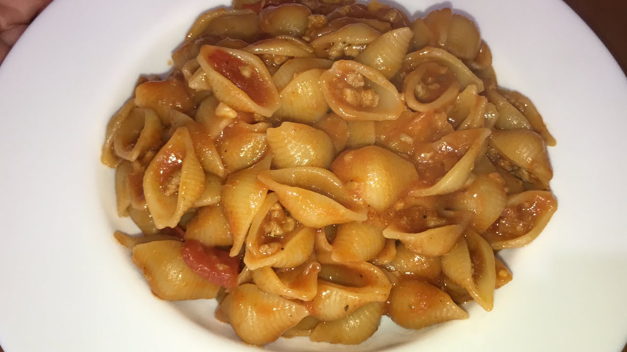 Kur Me Mungon Koha, Bej Keta Makarona Te Shijshme Me Presh Dhe Mish!… #kuzhinaevioles