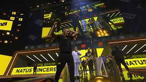 Aleksib drops own jersey after interview