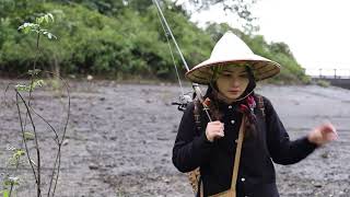 memancing di alam liar - Keterampilan memancing alami yang menakjubkan dari gadis desa yang cantik