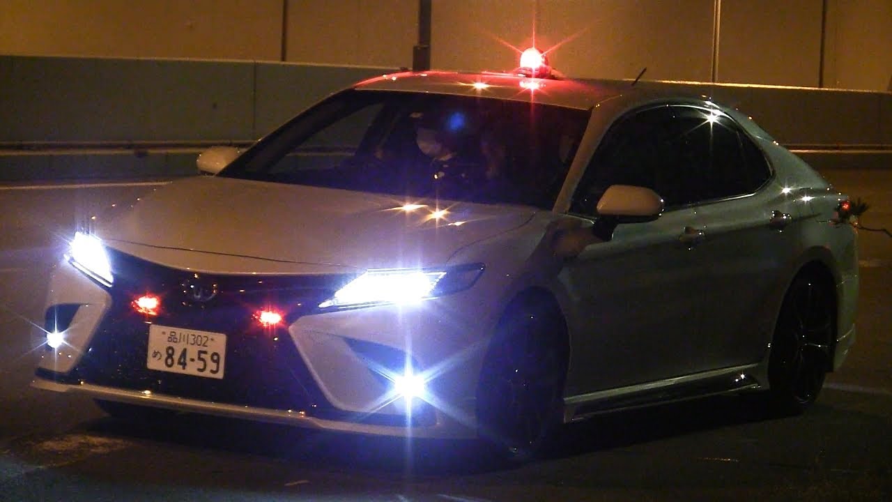 新車 これが最先端の覆面だ カムリ ハイブリッド Trd コンプリート 覆面パトカー 警視庁 白 エアロ Unmarked Cop Car Toyota Camry Hybrid