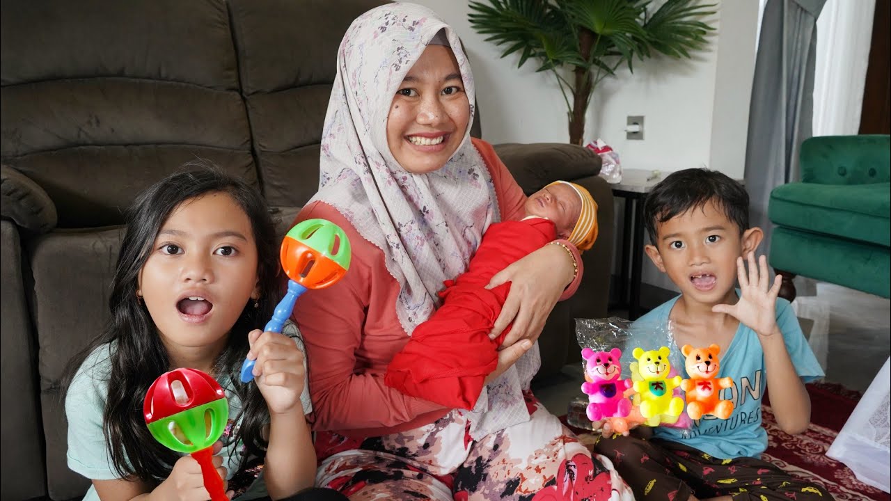 MAINAN BAYI AZAM RUSAK 👶 Beli Mainan Baru Pake Uang Tabungan | Salsa and Family