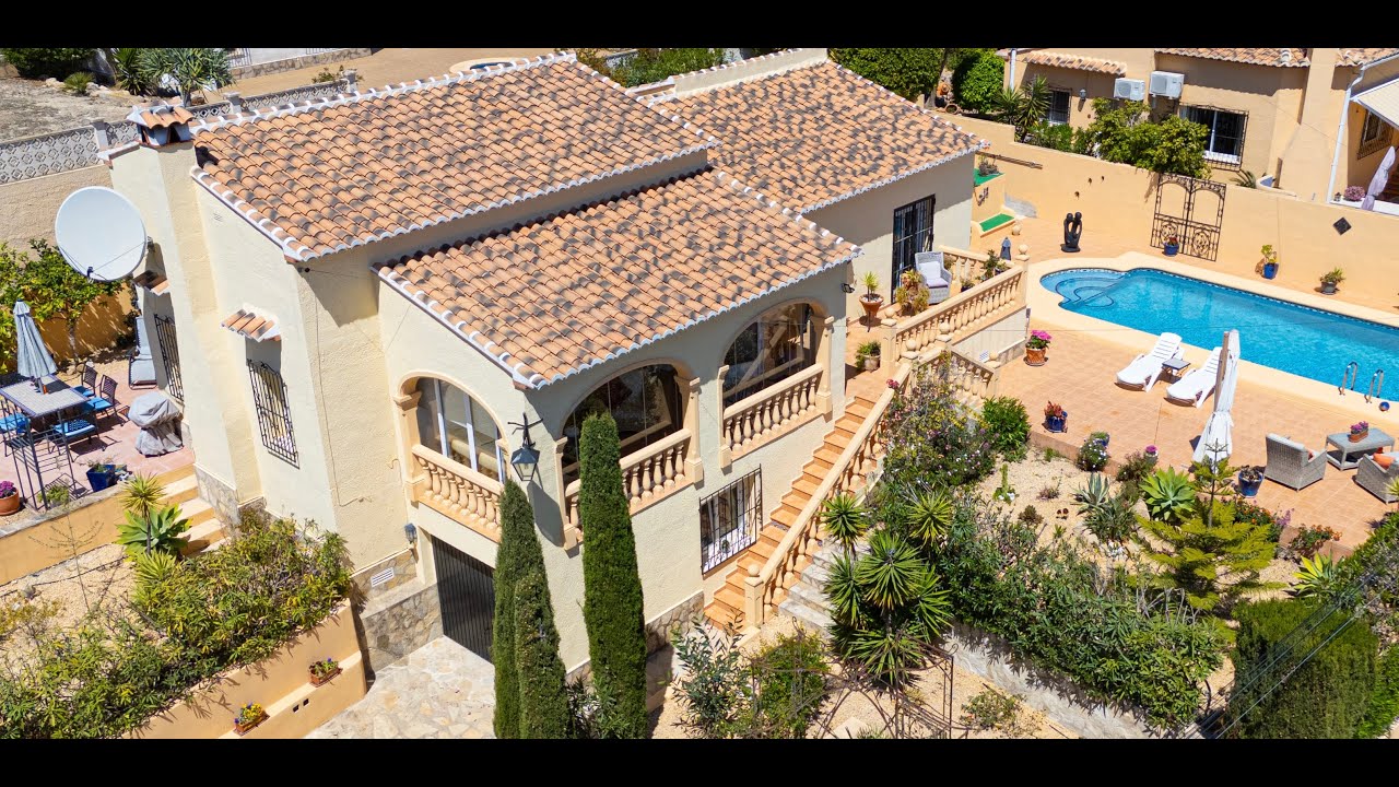 Charming Mediterranean villa for sale in Benitachell, with open mountain views.