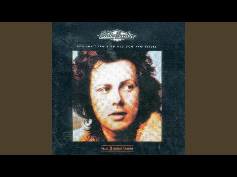 Strange Times auf YouTube ansehen Strange Times auf YouTube ansehen