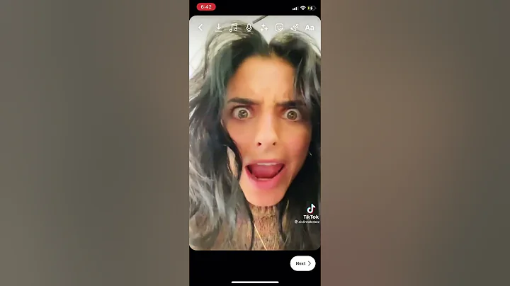 Aislinn Derbez le ensea a su hija Kailani el abece...