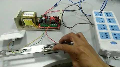 How does a normally closed electric strike work ?