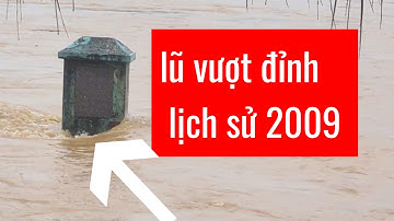 Lũ sông Trà Bồng lập đỉnh lịch sử tràn vào Quốc lộ 1A ở Châu Ổ xã Bình Sơn tỉnh Quảng Ngãi