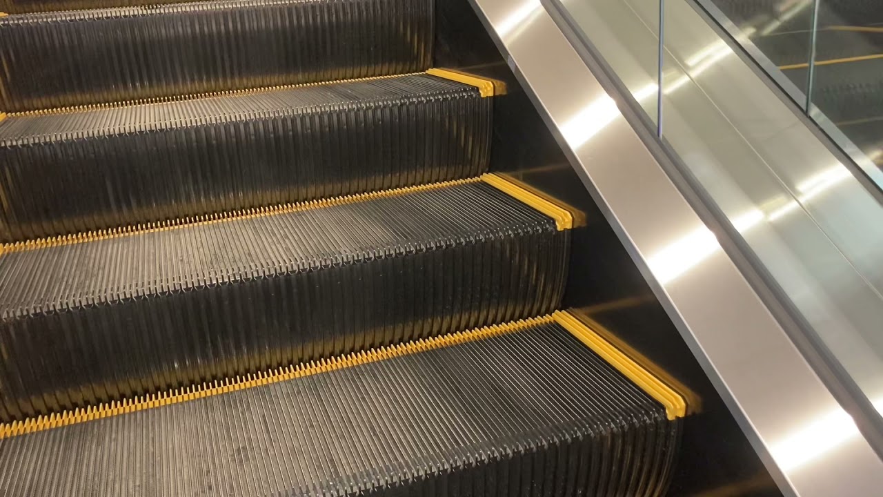 新しいフジテックエスカレーター 島忠ホームズ西川口店のエスカレーター Youtube