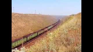 2ТЭ10М-3447 и толкач 2ТЭ10М-2745 с товарным составом