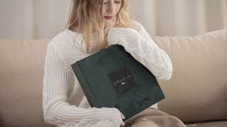FolioBoxes - Portfolio Box with cut-out window cover in emerald green velvet textile