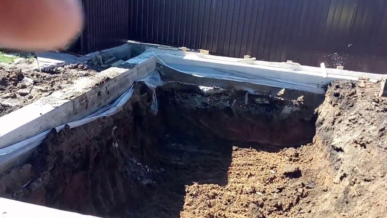 Копка котлована внутри фундамента - YouTube