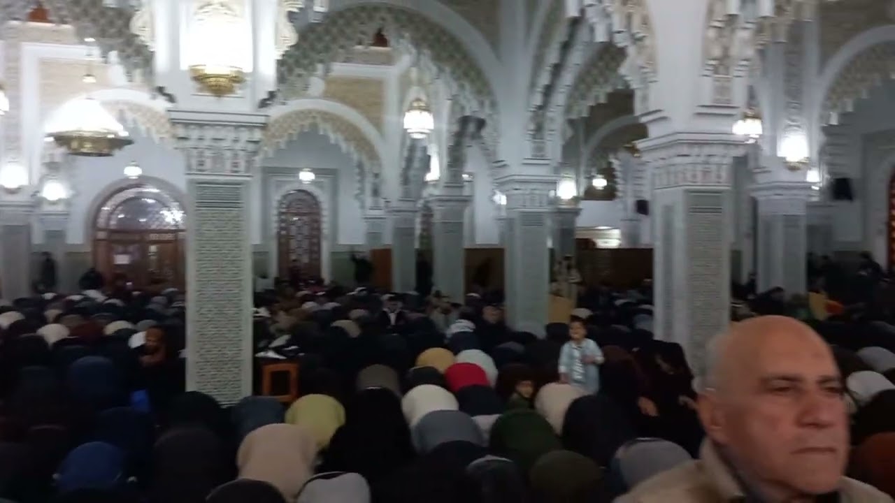 مسجد محمد السادس بوجدة أثناءصلاة التراويح