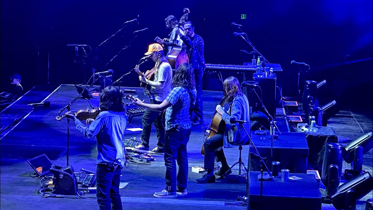 Billy Strings w/Nat Smith (cello) - 15 Steps (Jeff Austin), Bridgestone Arena, 2/21/26, @MB_Music01 