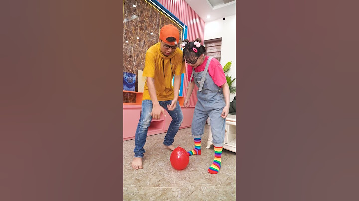Người hàng xóm chơi ăn gian chạm mặt Tani cao thủ || They had a balloon popping contest🎈😀 #shorts