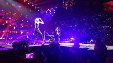 Taylor Swift sings a duet with Alanis Morissette