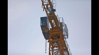 Baukran stürzt in Bad Säckingen auf Haus und Autos