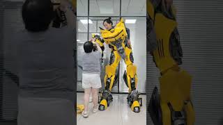 Wearing A 2-Meter 5-Meter Bumblebee Mecha To Perform In The Scenic Area And Playground, And Inte