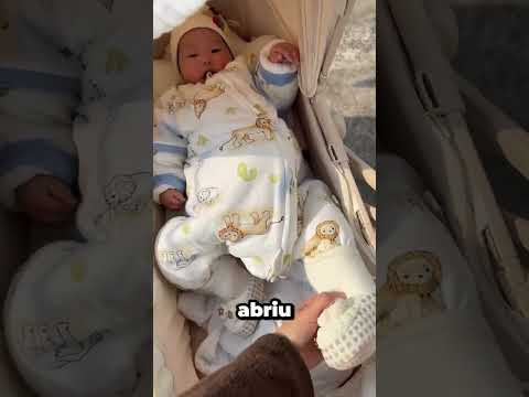 O que se mexia dentro do bebê a deixou em choque 😲👣