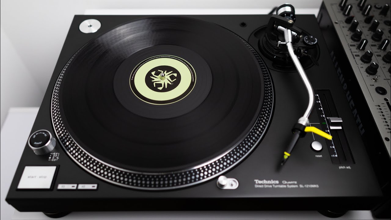 洋楽 Quivver Space Manoeuvres Pt3 Quivver - Space Manoeuvres Part 3 (Original Mix) - YouTube