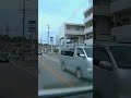さすがにその車で縁石を乗り越えるのは無理でしょう。