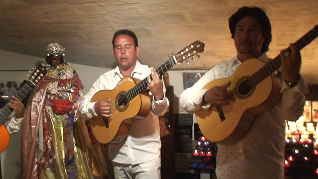 franck marcou ,tano;et jp patrac chantent  dans la crypte