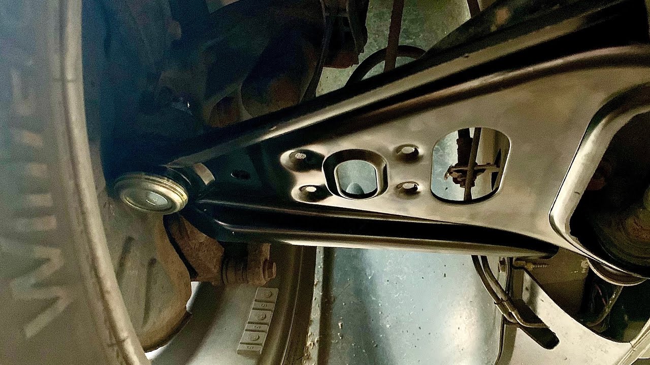 Замена передних рычагов Smart ForTwo. Как заменить рычаги Смарт 451?