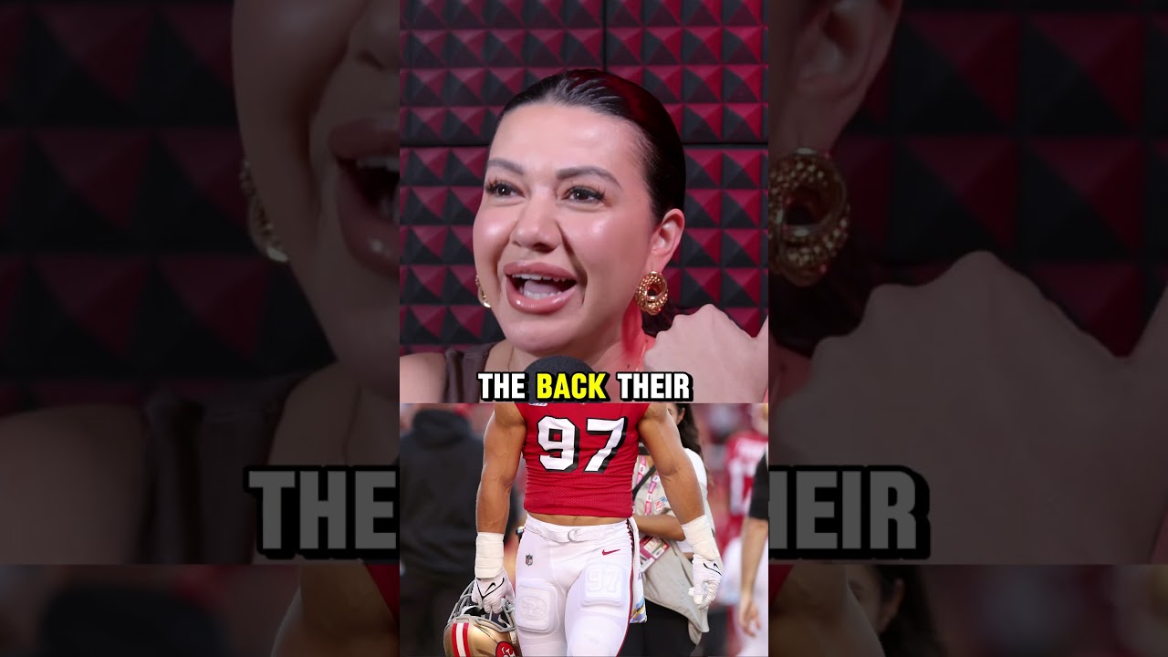 Только один из нас ЛЮБИТ футбол!!!! 🏈 