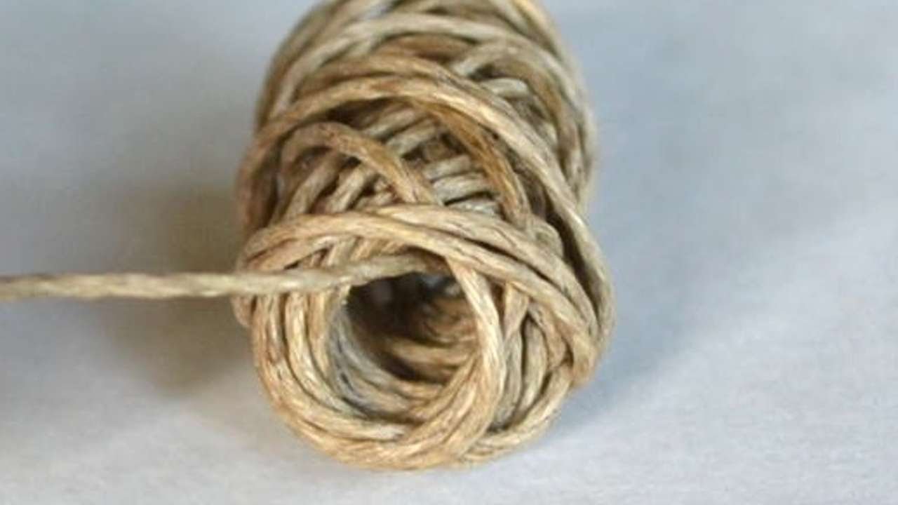 ○WAX YOUR OWN THREAD○ : 9 Steps - Instructables