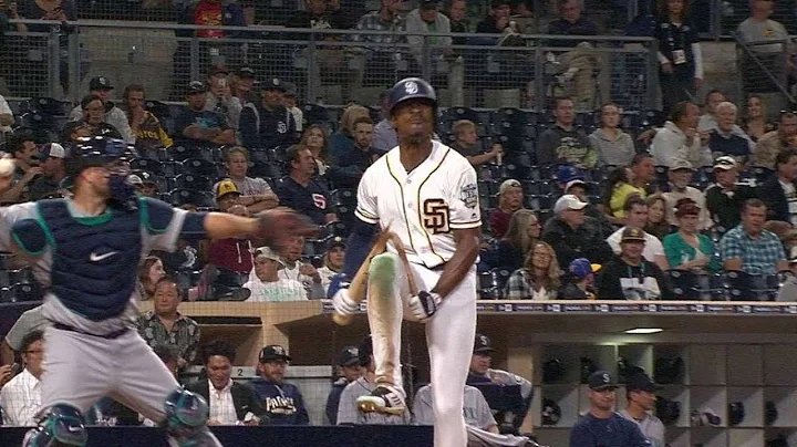 SEA@SD: Upton Jr. shatters bat over his knee after K