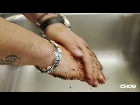 How to Remove the Garlic Smell from Your Hands - CHOW Tip