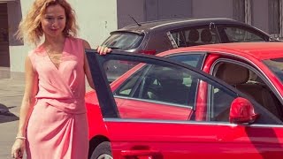 Актриса Елена Захарова ездит на красной Audi A4