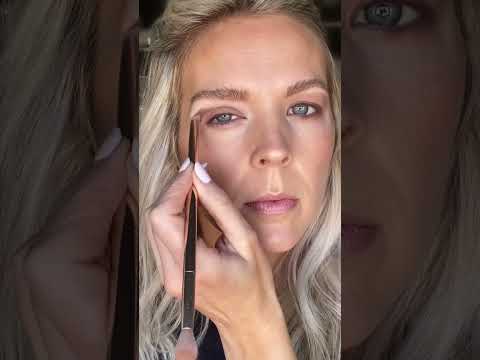 Easy Eyeshadow and Eyeliner Tips for Hooded Eyes
