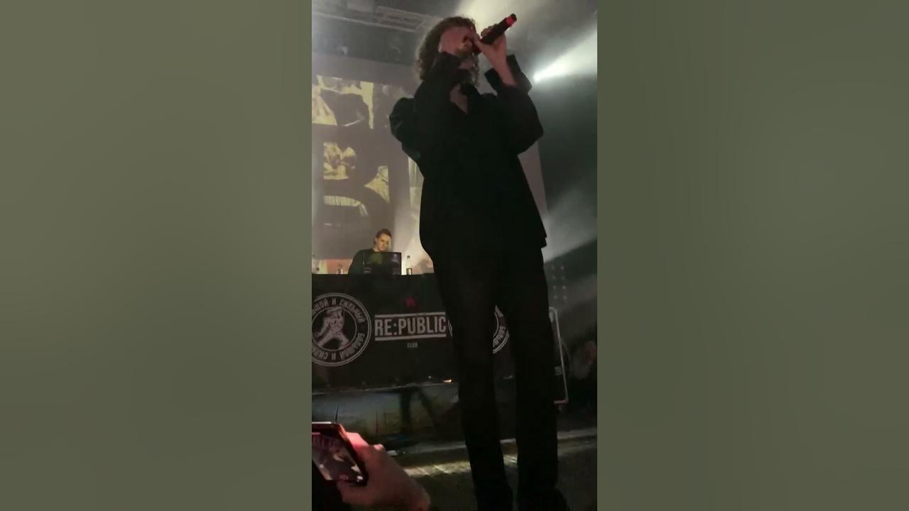 юра авангард обои. юра авангард в одеяле. вышел покурить живот. вышел покурить живот. вышел покурить постер.