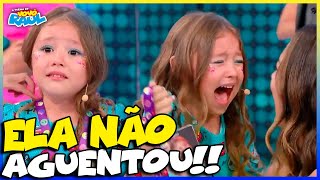 Luiza Baby Recebe Presente De Surpresa Do Vovô Raul Gil E Cai No Choro