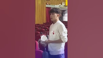 Hồ Văn Cường đeo khẩu trang kín mít có mặt sớm tại buổi duyệt chương trình cho đại nhạc hội