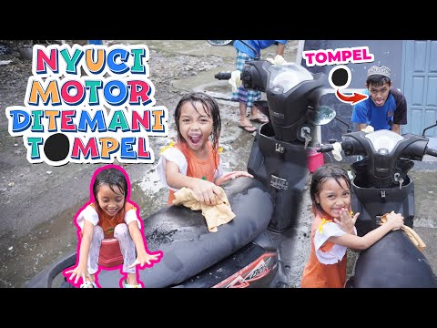 PERTAMAKALI LEIKA CUCI MOTOR!! SERU 😍❤️ NGERJAIN TOMPEL 😱😱😱