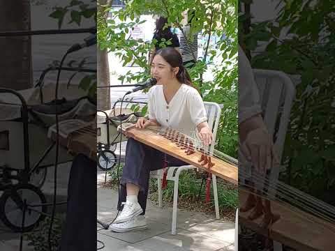 <strong>판소리</strong> 춘향가 중 사랑가 - 해가빛 이예린 가야금 병창 - 서울거리공연  #공연 #버스킹