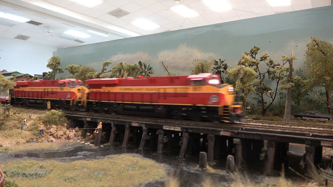 Fast HO Scale Florida East Coast Model Freight Train! YouTube