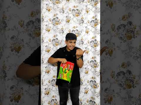 قطة قطة تاكل شيبس قطة كيوت قطة المنزل  قطة 