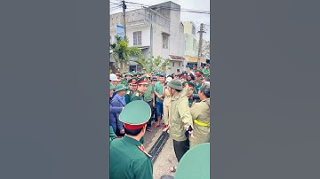 Đại tướng Phan Văn Giang đến thăm hỏi bà còn vùng ngập lụt