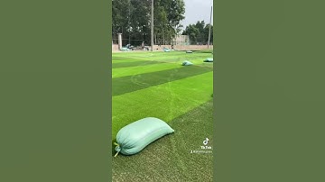 Hướng dẫn rãi hạt cao su trên sân cỏ nhân tạo #conhantao #thicongsanconhantao