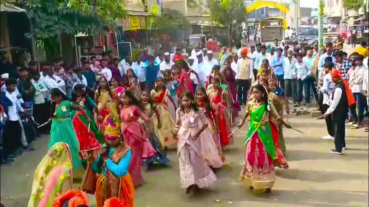 आमच्या कन्या विद्यालयातील उत्कृष्ट टिपरी नृत्य