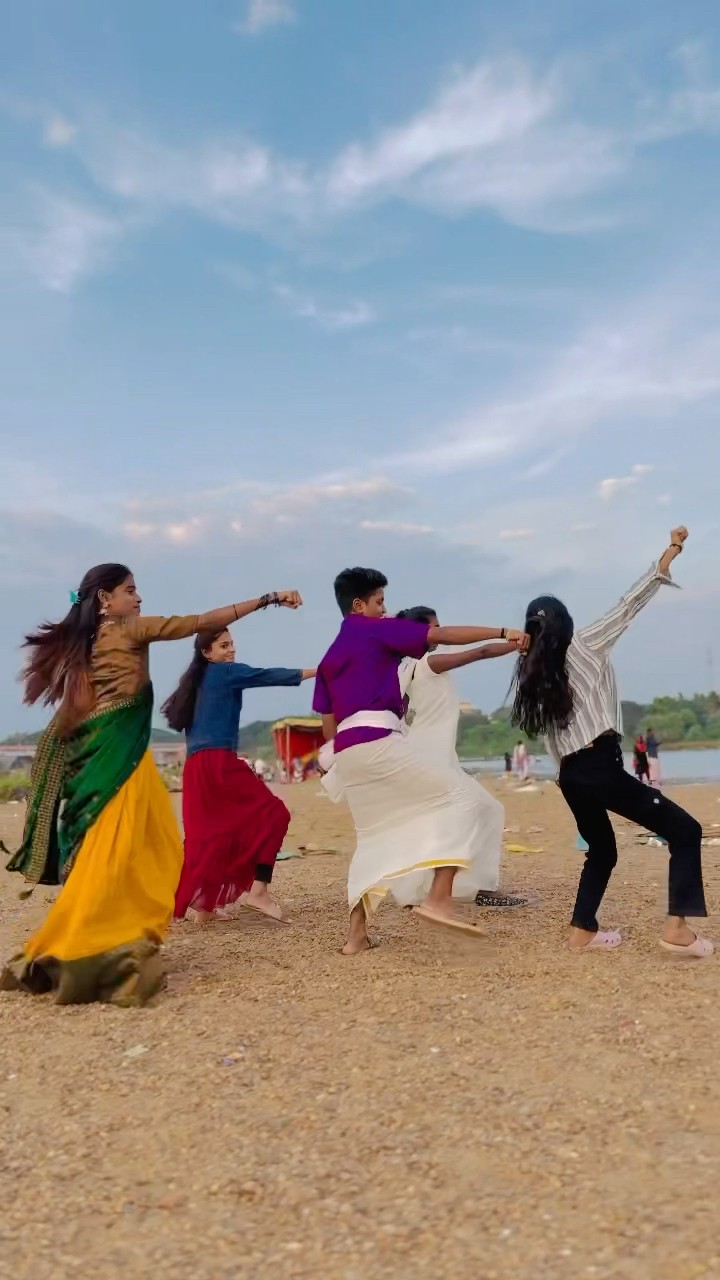 Trending with sisters ???? @Nishadancingqueen #trending #viral #dance #sisters #viralshorts