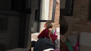 Kalmadı Abimin Kokuşmuş Coraplarini Çöpe Attım