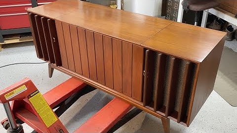Restoring a 1968 Zenith Y960 Mark IV Stereo Console. Also covers the X960 & Z960....