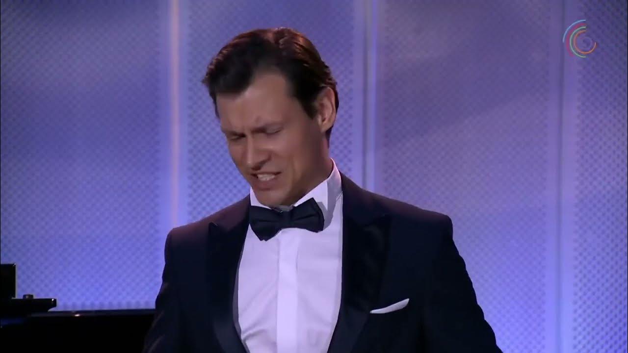 Песня широка река перед нею две. Широка река кадышева текст. Песня широка река перед нею две. Надежда кадышева широка река текст. Надежда кадышева и золотое кольцо дискография.