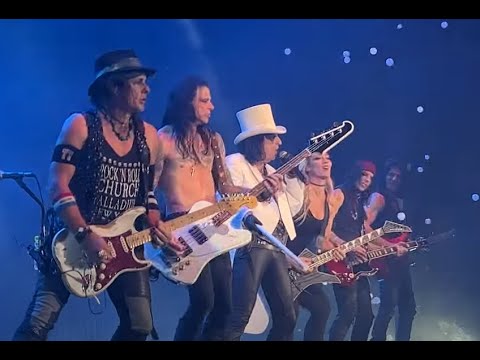 Nita Strauss rejoined Alice Cooper for School's Out in Loveland, Colorado - video on line