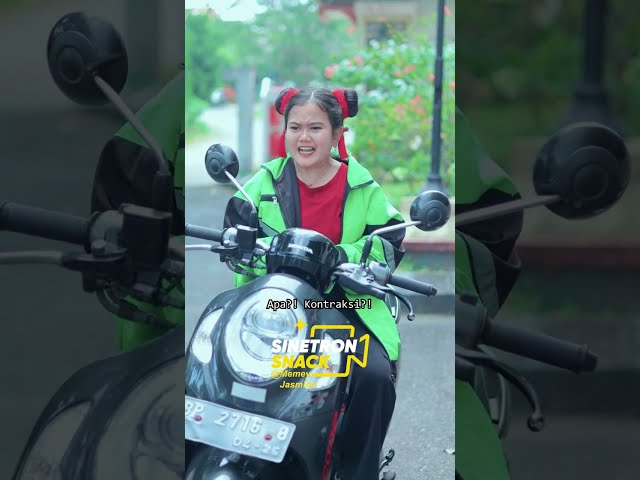 LUCU! MEMEY JADI TUKANG OJEK GARA GARA KALAH TARUHAN class=