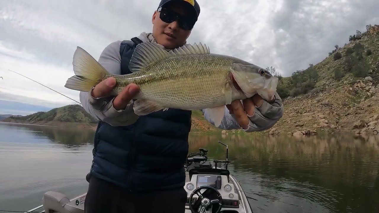 BASS FISHING | GETTING HUMBLED AT PINE FLAT | BANGBASS559