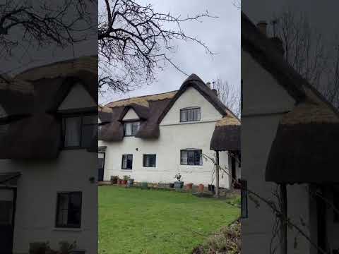 Such an idyllic and timeless English country cottage. #oxford #travel #nature #england #cottage