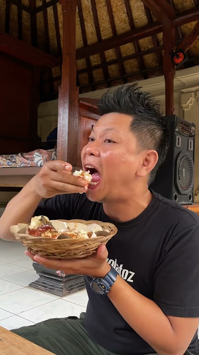 KULIT BABI GULING YANG DIGORENG MAKIN KRIUK ! #kulinerbali #babiguling #samsamguling